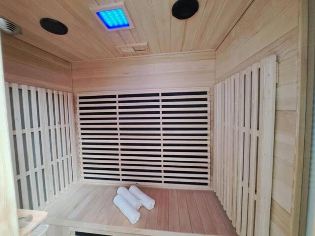 Le Bleriot - Idealement Situe Avec Sauna Calais Exterior photo
